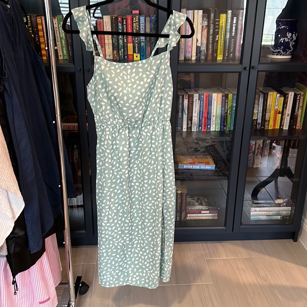 NWT ruffle sleeve tie back midi dress